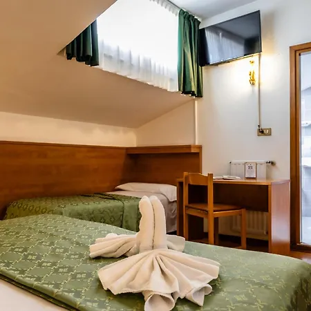 Hotel Oasi 3*